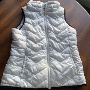 Woman’s White puffer jacket